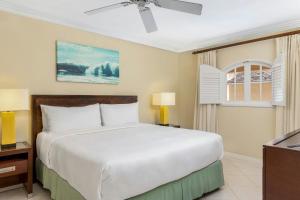 Cama ou camas em um quarto em Turtle Beach, a Tribute Portfolio All Inclusive Hotel