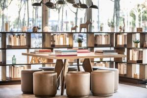 Reštaurácia alebo iné gastronomické zariadenie v ubytovaní AC Hotel Diagonal L'Illa by Marriott