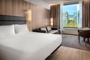 Posteľ alebo postele v izbe v ubytovaní AC Hotel Diagonal L'Illa by Marriott + 37 fotografií