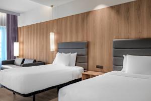 Postel nebo postele na pokoji v ubytování AC Hotel Diagonal L'Illa by Marriott