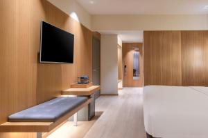 TV a/nebo společenská místnost v ubytování AC Hotel Diagonal L'Illa by Marriott