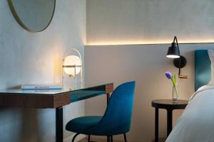 Postel nebo postele na pokoji v ubytování Renaissance Barcelona Hotel