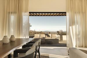 a dining room with a long table and chairs at Fleur in Joshua Tree