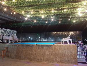 Bazén v ubytování Hostel HA LUXURY nebo v jeho okolí