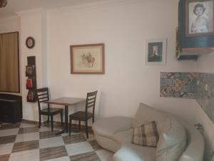 Setusvæði á Downtown room near gym pool beach shops walking distance from all entertainment and shopping