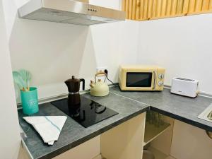 a kitchen with a stove and a microwave at LOFT 1 - Space & Conform Close To Center in Valencia +17 photos