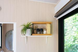 Kuchyň nebo kuchyňský kout v ubytování Tiny Home in Warburton Victoria by Tiny Away