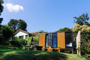 Zahrada ubytování Tiny Home in Warburton Victoria by Tiny Away + 24 fotografií
