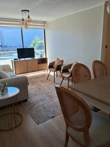 TV a/nebo společenská místnost v ubytování Departamento Av Alemania Mall Portal Temuco