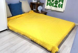 Postel nebo postele na pokoji v ubytování Casa Blue"머무는 여행자를 위한 밤의 감성 공간 in 경주" 황리단길5분,도보여행,독채,호스트 정보 확인 필수