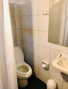 Koupelna v ubytování Habitación Urb las Brisas