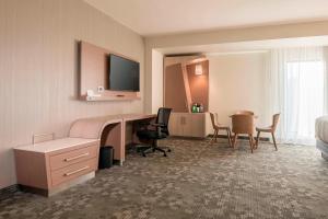 TV a/nebo společenská místnost v ubytování Courtyard by Marriott Ciudad Juarez