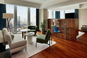 Uma TV ou centro de entretenimento em JW Marriott Hotel Frankfurt