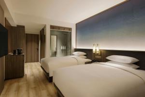 Postel nebo postele na pokoji v ubytování Courtyard by Marriott Fukui
