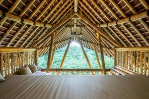 Postel nebo postele na pokoji v ubytování Aura Svarga - Swarga House