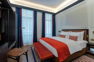 Cama ou camas em um quarto em LUME Boutique Hotel, Autograph Collection