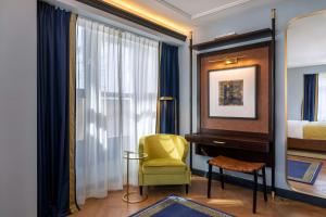 Uma área de estar em LUME Boutique Hotel, Autograph Collection