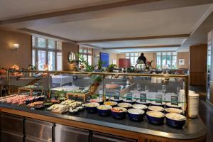 Comida no hotel ou em algum lugar perto