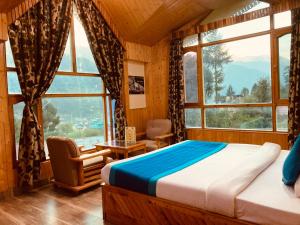 Voodi või voodid majutusasutuse The RAMA Lodge, Manali - 1,2,3,4 Bedrooms independent Luxury Cottages available With Mountain View toas