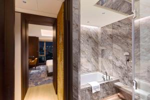 Koupelna v ubytování Kempinski Residences Guangzhou - Free shuttle between hotel and Exhibition Center during Canton Fair & Exhibitor registration Counter