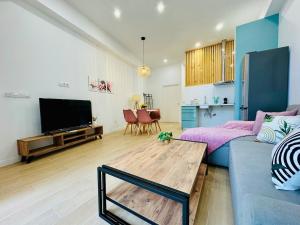 a living room with a blue couch and a table at LOFT 3 - Space & Conform Close To Center in Valencia