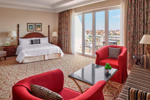 Postel nebo postele na pokoji v ubytování JW Marriott Hotel Cairo + 37 fotografií