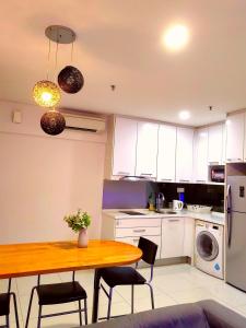 תמונה מהגלריה של Two-Room Suite by klcc Twin Towers 6min无边泳池By BTS בקואלה לומפור