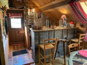 a kitchen with a bar in a cabin at Gîte "Le Refuge" Dans un Domaine de 7ha Au Calme in Vimoutiers +28 photos