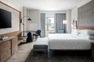 Postel nebo postele na pokoji v ubytování Sheraton Fort Worth Downtown Hotel
