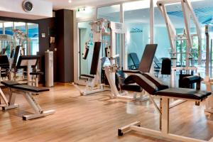 Fitness centrum a/nebo fitness zařízení v ubytování Courtyard by Marriott Dresden