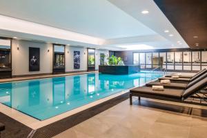 Bazén v ubytování Renaissance Brussels Hotel nebo v jeho okolí