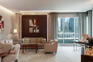 Posezení v ubytování Renaissance Business Bay Hotel, Dubai