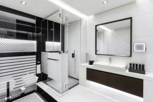 Koupelna v ubytování Renaissance Business Bay Hotel, Dubai