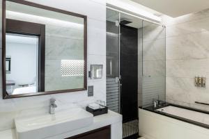 Koupelna v ubytování Renaissance Business Bay Hotel, Dubai