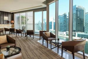 Posezení v ubytování Renaissance Business Bay Hotel, Dubai
