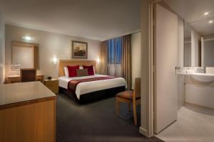 Postel nebo postele na pokoji v ubytování BEST WESTERN PLUS Travel Inn