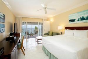 Cama ou camas em um quarto em Turtle Beach, a Tribute Portfolio All Inclusive Hotel