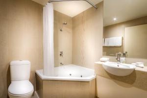 Koupelna v ubytování BEST WESTERN PLUS Travel Inn