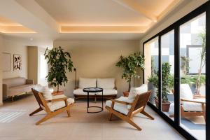 Mangia's Brucoli, Sicily, Autograph Collection的休息区