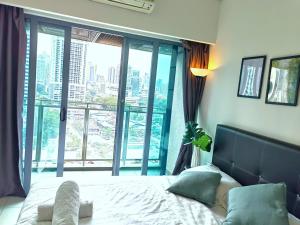 תמונה מהגלריה של Two-Room Suite by klcc Twin Towers 6min无边泳池By BTS בקואלה לומפור