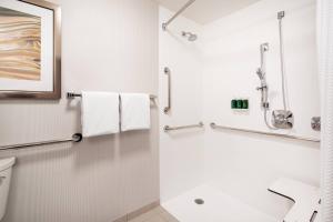 Ванна кімната в Courtyard by Marriott Boulder