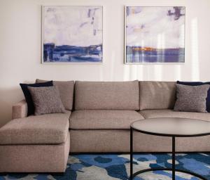 Embassy Suites by Hilton Palm Beach Gardens PGA Boulevard的休息区