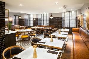 Posezení v ubytování Courtyard by Marriott Edinburgh
