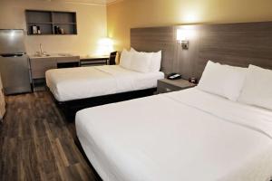 Postel nebo postele na pokoji v ubytování Quality Inn Aurora Denver