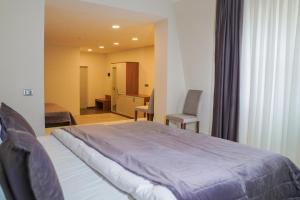 Postel nebo postele na pokoji v ubytování Zengezur Harmony Wellness Resort