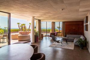 Coin salon dans l'établissement Four Points by Sheraton Catania Hotel