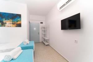 TV a/nebo společenská místnost v ubytování Kemer Royal Beach