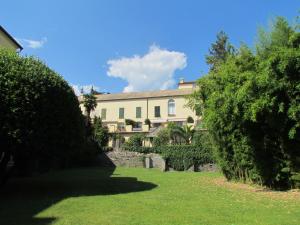 a house in the middle of a yard at House in the convent in Chiavari