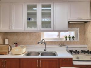 a kitchen with white cabinets and a sink at STAY at Miasageori #Up to 6 people #Subway 2 min #Airport bus 2 min #Dongdaemun 10 min #Myeongdong 15 min #Seoul Station 20 min #Gyeongbokgung Palace, Bukchon Hanok Village, Seongsu, Hongdae 25 min #Itaewon 30 min #Gangnam 40 min in Seoul +65 photos