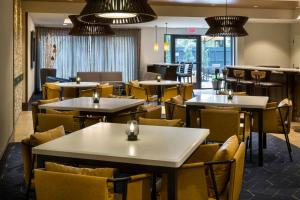 Restaurace v ubytování Courtyard by Marriott Buffalo Amherst/University